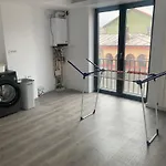 Casa Valmer Piata Victoriei- Private Parking, Parter, Spatios Si Linistit Bucharest