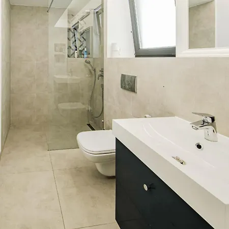 Lejlighed Casa Valmer Piata Victoriei- Private Parking, Parter, Spatios Si Linistit Bukarest