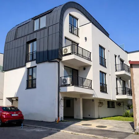 Casa Valmer Piata Victoriei- Private Parking, Parter, Spatios Si Linistit *