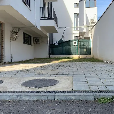 Casa Valmer Piata Victoriei- Private Parking, Parter, Spatios Si Linistit Apartment Bucharest