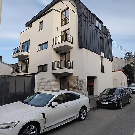 Casa Valmer Piata Victoriei- Private Parking, Parter, Spatios Si Linistit *