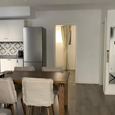 Lejlighed Casa Valmer Piata Victoriei- Private Parking, Parter, Spatios Si Linistit