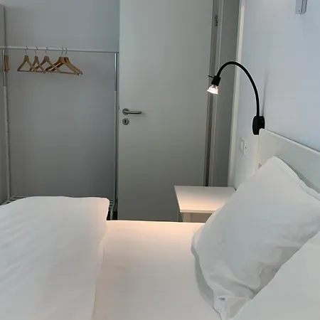 Casa Valmer Piata Victoriei- Private Parking, Parter, Spatios Si Linistit