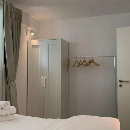 Lejlighed Casa Valmer Piata Victoriei- Private Parking, Parter, Spatios Si Linistit *
