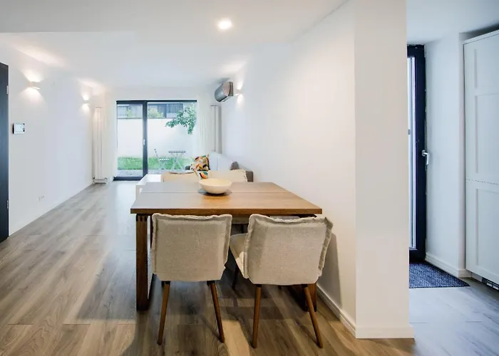 Διαμέρισμα Casa Valmer Piata Victoriei- Private Parking, Parter, Spatios Si Linistit *