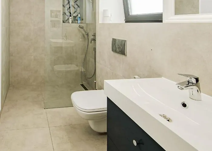 Διαμέρισμα Casa Valmer Piata Victoriei- Private Parking, Parter, Spatios Si Linistit Βουκουρέστι