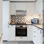 Casa Valmer Piata Victoriei- Private Parking, Parter, Spatios Si Linistit * ブカレスト